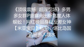 包臀裙黑丝学姐这身装扮利落性感，坐在腿上扭动