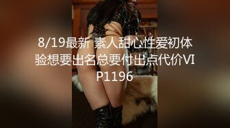 海边浴场女厕偷拍妹子貌似没有用过卫生棉条看着说明书跨开腿往里塞