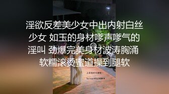 户外露出，真实刺激！~【你的户外小淫妇】，商场公园地摊，周边行人不少，又紧张又激动，水流好多 (4)