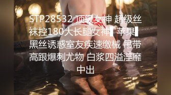 丰乳肥臀少妇啪啪，穿开档肉丝69姿势口交，翘起屁股扶着小腰后入，骑乘抱着屁股猛