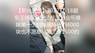 调戏良家少妇玩3P，扒光了看见鸡巴她也想要，激情口交开档丝袜外冷内骚大鸡巴插入瞬间尖叫，前插后入浪荡呻吟