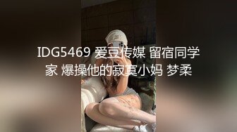 明星颜值你的女神D奶美女下海第二弹，掏出大奶揉捏拨开丁字裤，粉嫩肥穴内裤拉扯，翘起双腿展示身材非常诱人