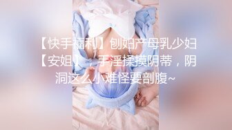 G奶烈焰红唇风骚小荡妇激情啪啪  眼镜小黑吸吮奶子  开档黑丝蹲着舔逼  扶着大屁股后入  抽插一脸享受