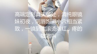 餐厅女厕偷拍 长发美女的小黑B