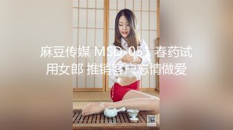 娇小肉嘟嘟的妹子，露脸全裸道具自慰，阴户相当丰满，道具插穴，淫水哗哗流