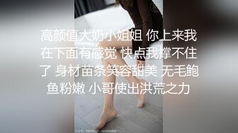 美妞咬着嘴唇厕所玩弄小穴