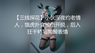 商场女厕全景偷拍BB保养的还不错的美女店员