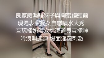 看着还挺纯的小少妇都忍不住玩自拍了