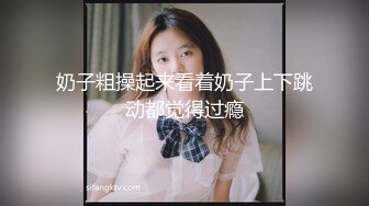  白皙美乳马尾辫少妇居家夫妻直播啪啪，跪在床上深喉交，骑乘上下套弄晃动大奶子