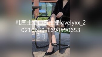 最新强势极品流出，极品撸铁健身女神【kgonly】订阅私拍，多水白虎粉屄与绿帽男友激烈性爱，找单男3P接力赛 (18)