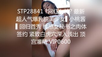 露脸可爱美女舌头舔鸡巴口交