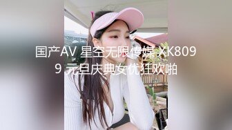 冒死爬气窗偷窥房东的女儿洗澡B毛非常旺盛性欲一定很强