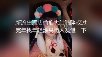 长发红唇美少妇，白皙大奶子全裸自慰沙发上发骚干净白净逼逼