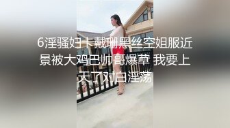 成都这种骚逼，就是要按在床边操