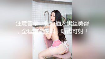 颜值不错的小少妇穿着性感的睡衣跟狼友骚，全程露脸乖巧听话脱光光，揉奶玩逼看特写展示，精彩刺激不要错过