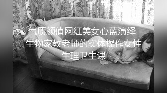 美女自己在房间说露就露