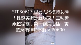 商场女厕全景偷拍长发美女的极品无毛馒头鲍