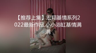 那淫荡的表情舔着鸡巴真是舒服，主动骑上去被小哥捏着奶