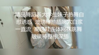 后入丰满的少妇，骚逼很紧。