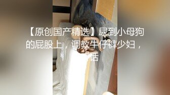 【新片速遞】SPA养生馆男技师偷拍女客人特殊服务，光滑肥臀小少妇，大黑牛夹在双腿之间，特写精油按摩骚逼，拔屌按摩床上猛插