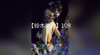 【新片速遞】  新人宝贝萝莉小仙女露脸床上伺候蒙面大哥，听旁边导演指挥淫声荡语调教，舔弄大鸡巴床上各种抽插爆草内射