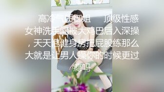 最新性愛姐妹花組合『閨蜜雙女』和靦腆粉絲性福雙飛爆乳高顏值性感紋身花樣百出真槍實彈粉嫩穴