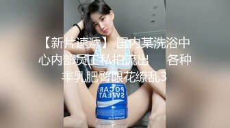 吊钟大奶风骚女友的无限诱惑，跟狼友互动撩骚听指挥，自己吃骚奶子撅着屁股看逼逼