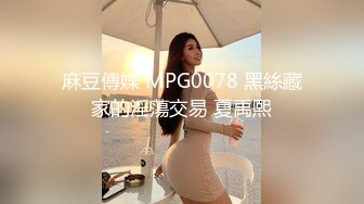 【新片速遞】中年人的3P，全程露脸两男玩一女，开档黑丝大姐被两男用道具各种抽插，享受舔逼舔菊花，口交大鸡巴各种抽插