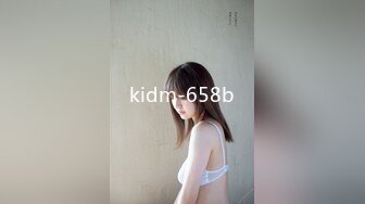 新流出厕拍大神潜入商场女厕❤️近景高清侧后拍美女尿尿牛仔裤靓妹屁股被经血染红了