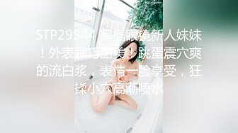 STP32980 嫩逼小妹和她的騷媽媽一起大秀直播，淫聲蕩語互動撩騷聽狼友指揮，舌吻舔騷奶子舔逼互相摩擦，浪叫呻吟不止