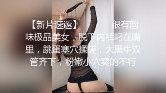 KTV女厕近距离偷窥大美女的极品无毛小嫩鲍