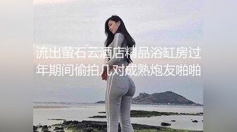   黄瓜双洞齐插白浆四溅，极度骚女激情大战，上位骑乘爆插菊花，开档黑丝高筒靴