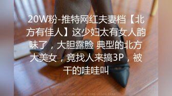 绿帽老婆帮单男舔几把