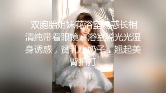 【你的淫荡姨妈】泰国轻熟人妻型巨乳网黄御姐「Muaymyb」露脸大尺度私拍 风骚露出男女通吃多穴满足【第二弹】 (1)