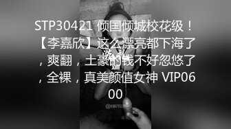 商场女厕全景偷拍多位美女嘘嘘 各种美鲍鱼完美呈现-0061-牛仔裤一直拉着门