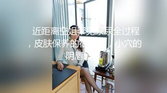 热辣牛仔短裤人妖美乳性感撸管吃几把温柔酮体上位掰开屁股插入菊花