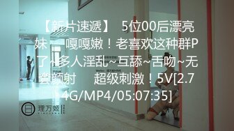 【新片速遞】  两个轻熟女的激情4P，一起给大哥舔鸡巴舔乳头，被两个大哥各种抽插爆草，多体位蹂躏玩奶玩逼，无套抽插内射