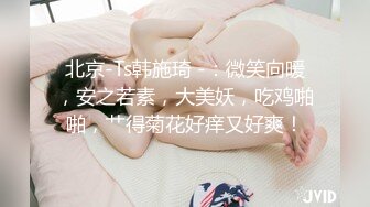 00后水灵灵短发小仙女，近距离把粉嫩肥美鲍鱼掰开展示，配合度高被干得高潮了