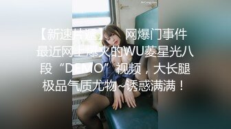 写字楼TP碎花上衣 包臀百褶裙 长发漂亮妹子来嘘嘘