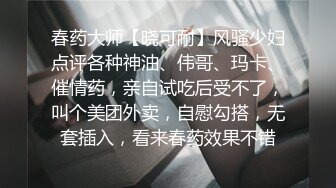 抚摸小母狗的屁股