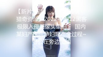 牛仔裤蜜桃臀女神，衣服都没有脱，无套深入一线天的嫩穴