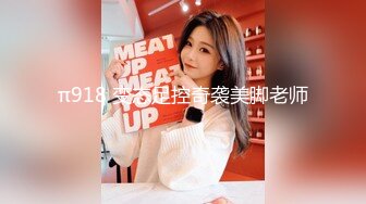 《极品CP魔手外购》全景逼脸同框偸拍Club夜场女蹲厕超多时尚靓妹方便 意外收获性急小情侣口交后入快餐式性爱 (9)