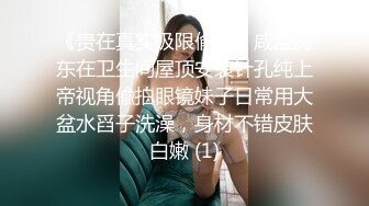 【超级男生原档】粉白运动鞋女孩的BB是我见过最小的，就一个小洞，里面还有个东西，估计是处女膜