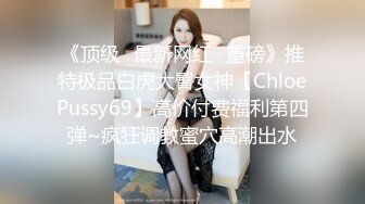 体验国风少女的温柔，性感肚兜，巨乳藏下面，极品骚货