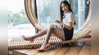 医院女厕全景偷拍 牛仔裤短发美女针孔般的逼洞