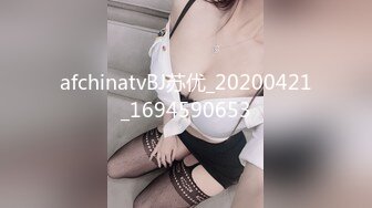 18乖乖女双马尾萝莉嫩妹，萝莉装拔下内裤掰穴，毛毛挺浓密第一视角正入，特写进进出出，搞得妹子娇喘呻吟