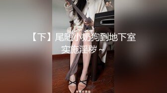 小县城公厕偷拍附近开服装店的小妹