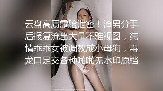 年轻苗条妹子，露脸卖力口交服侍老公，女上位无套啪啪，后入深入身体